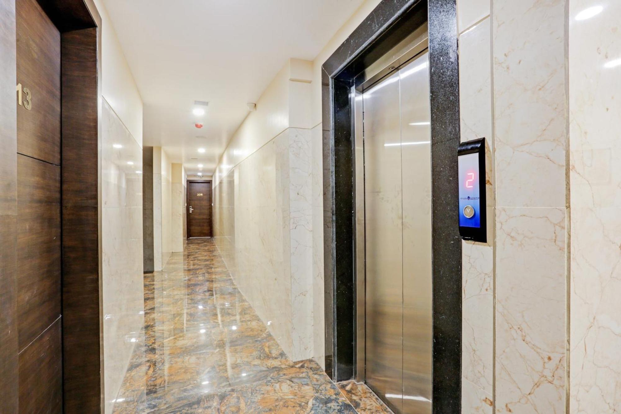 Capital O 80951 Hotel Vertigo Suite Мумбаи Экстерьер фото